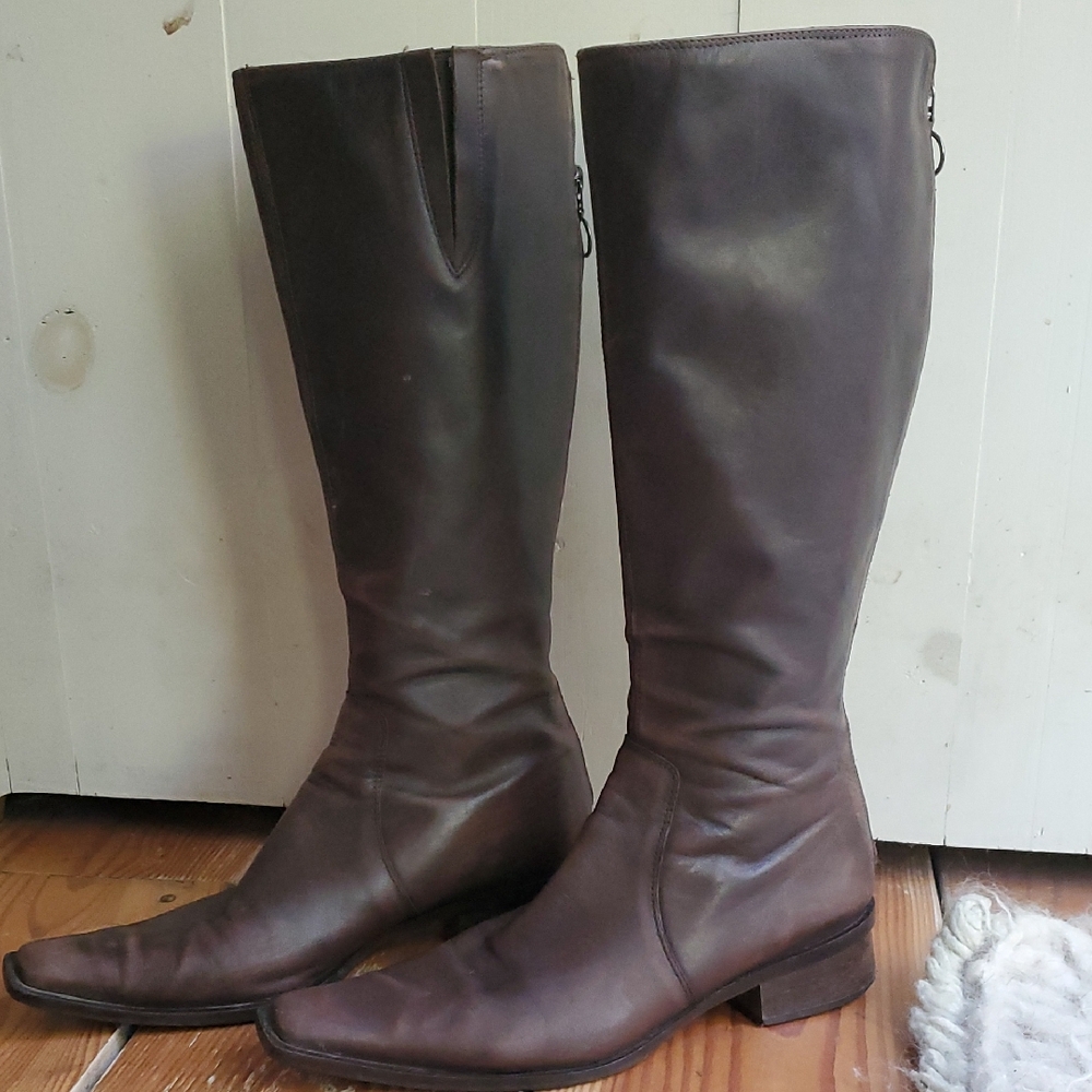 Sophisticated Brown Leather Heeled Boots